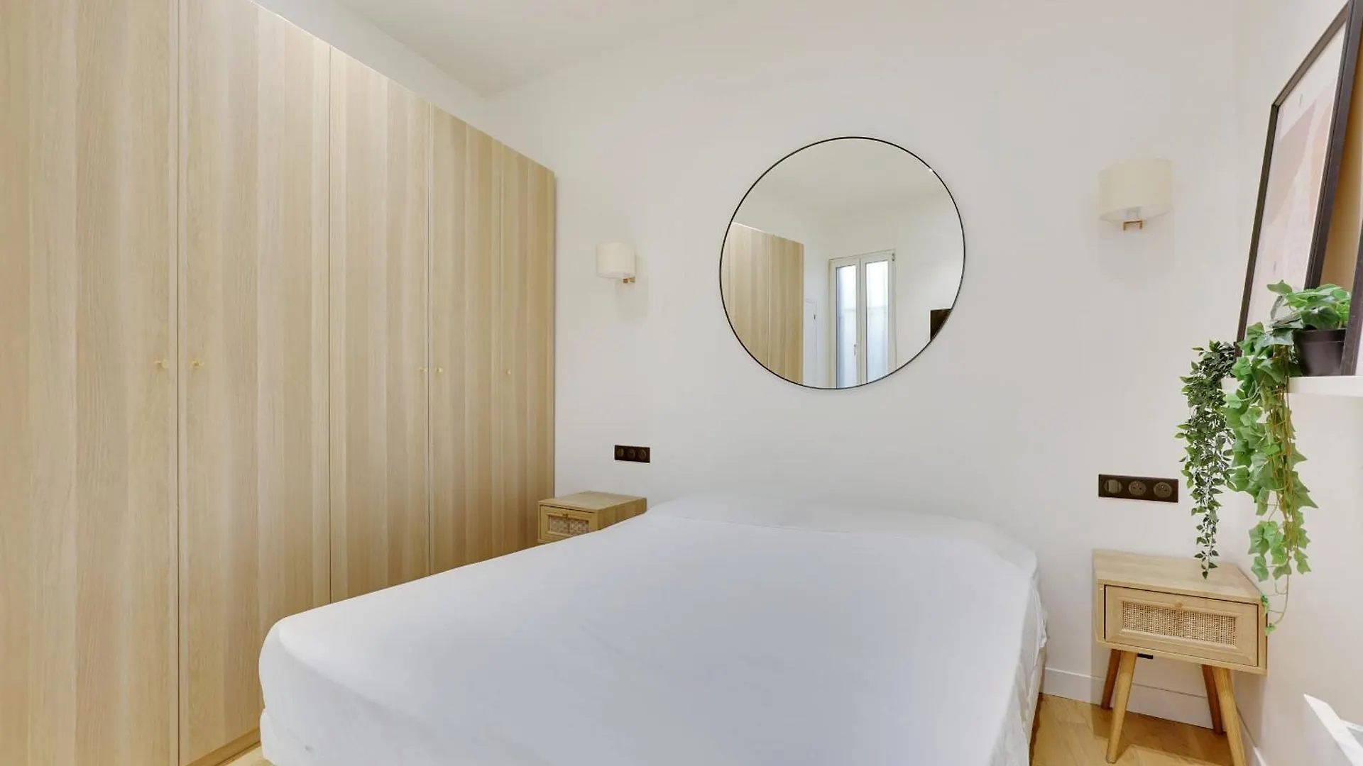 Beautiful 2 Bdr Duplex In Apartment *