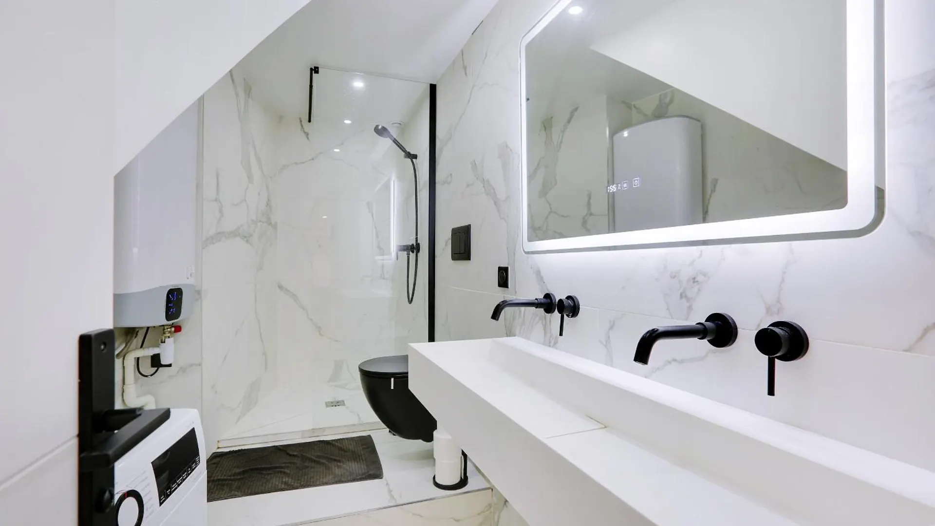 Beautiful 2 Bdr Duplex In