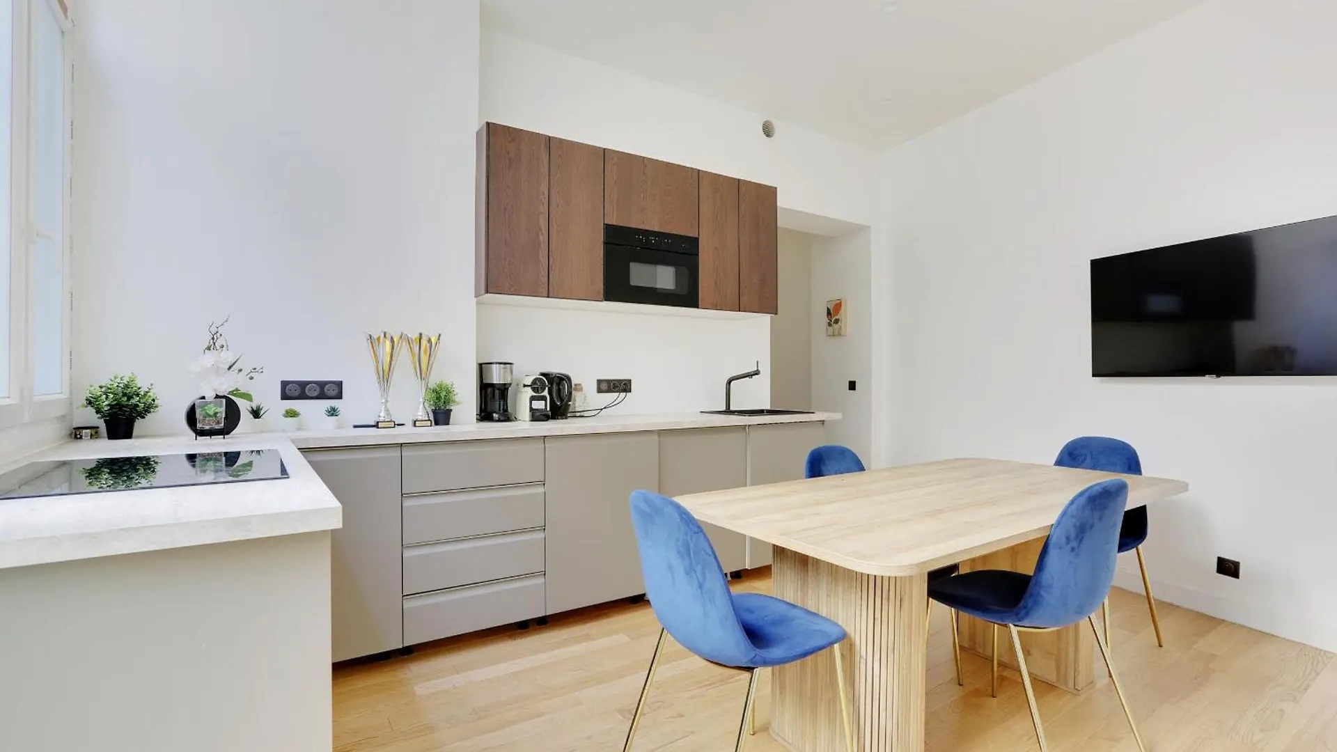 Beautiful 2 Bdr Duplex In *