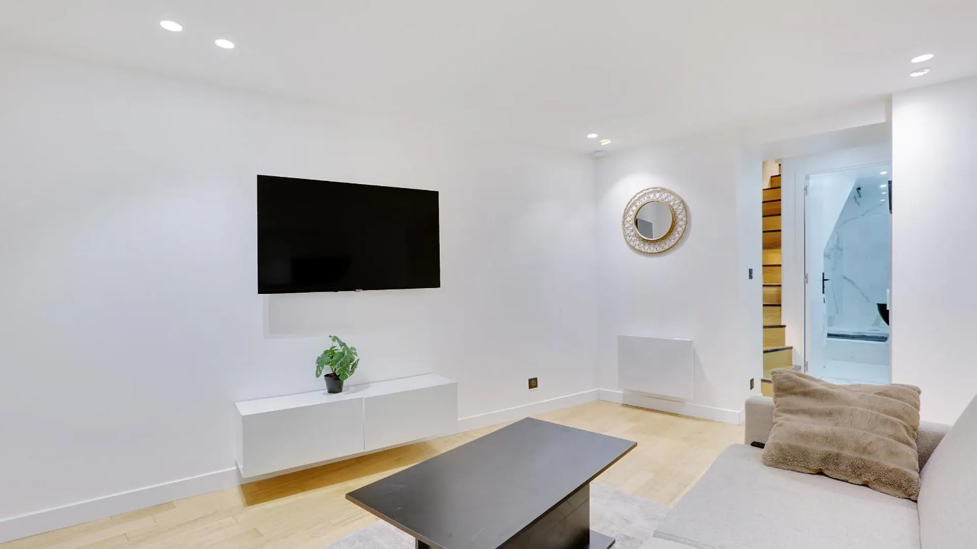 Beautiful 2 Bdr Duplex In Paris