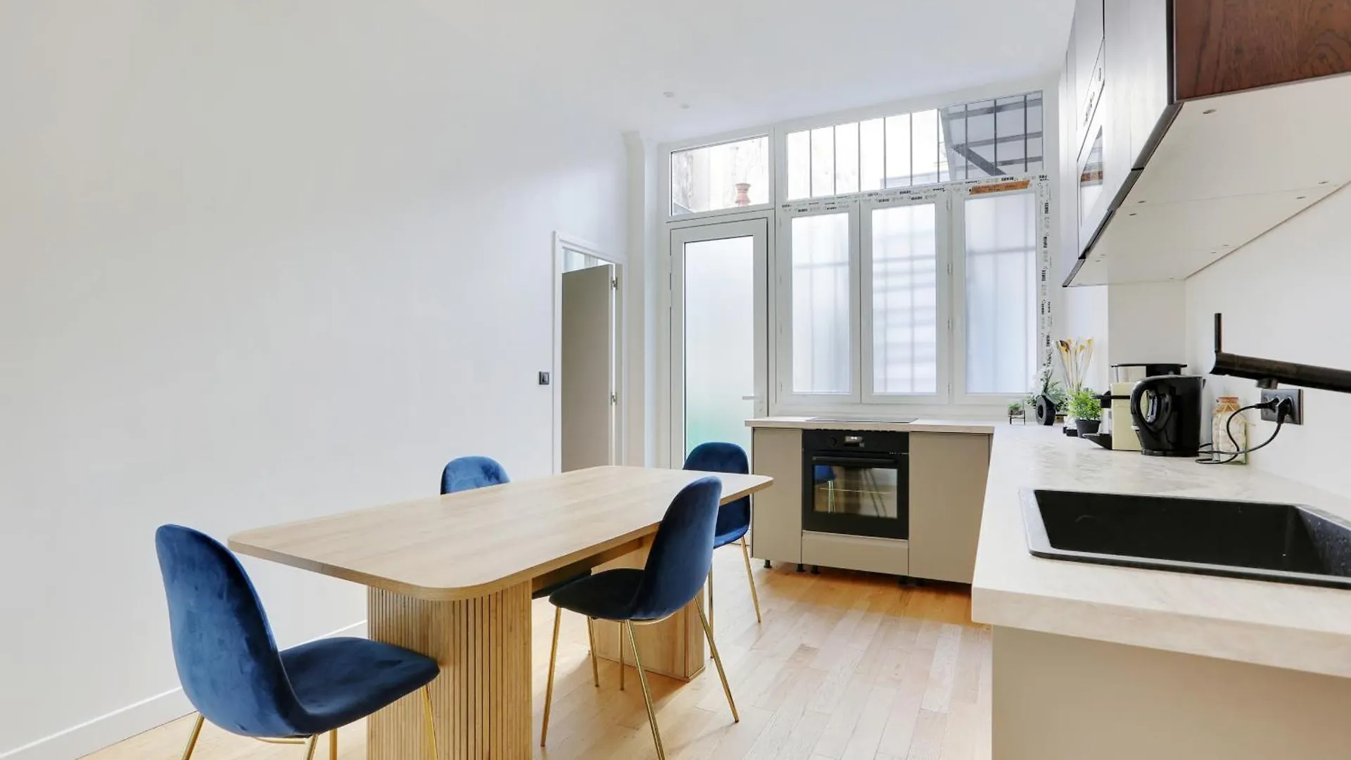 Beautiful 2 Bdr Duplex In * Paris